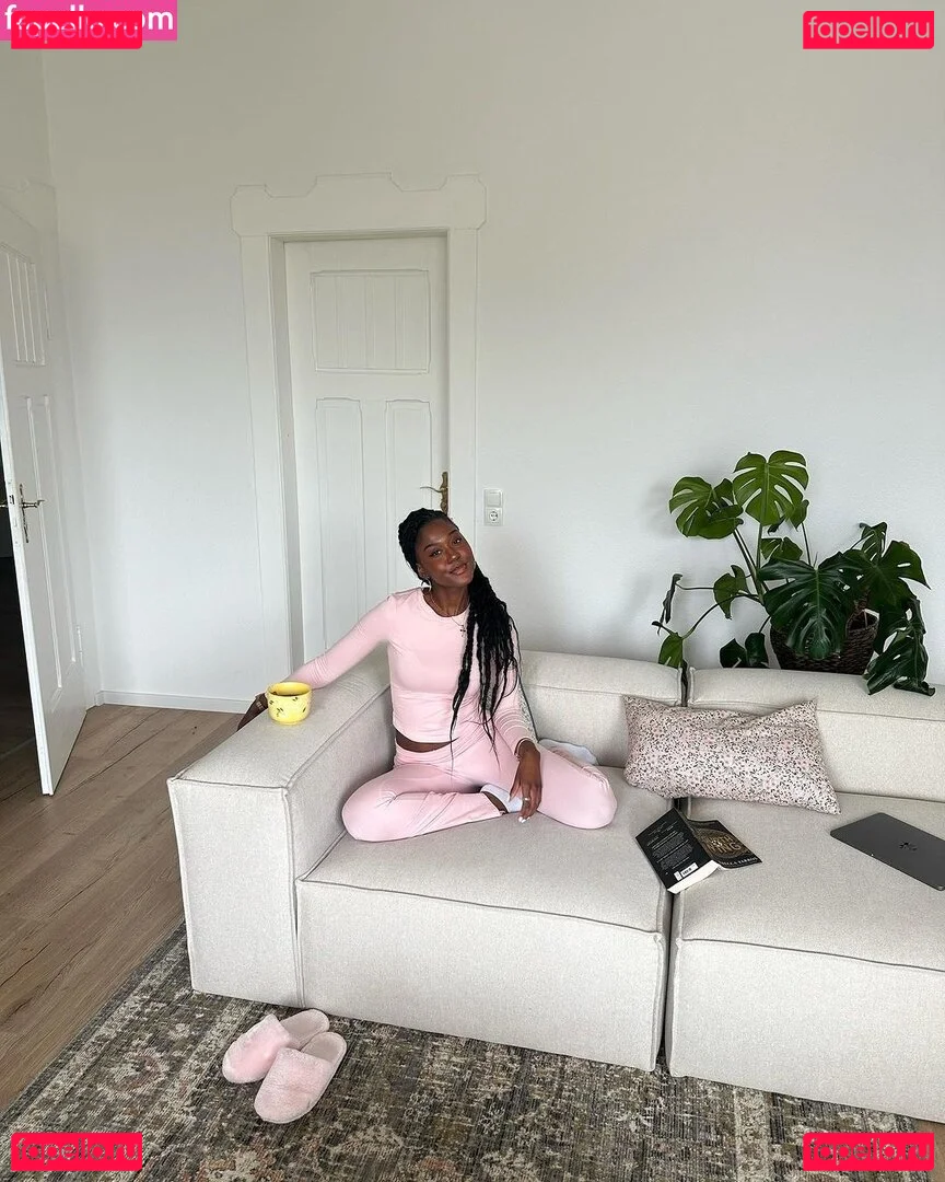 Carefreehamuyela Onlyfans Photo Gallery 