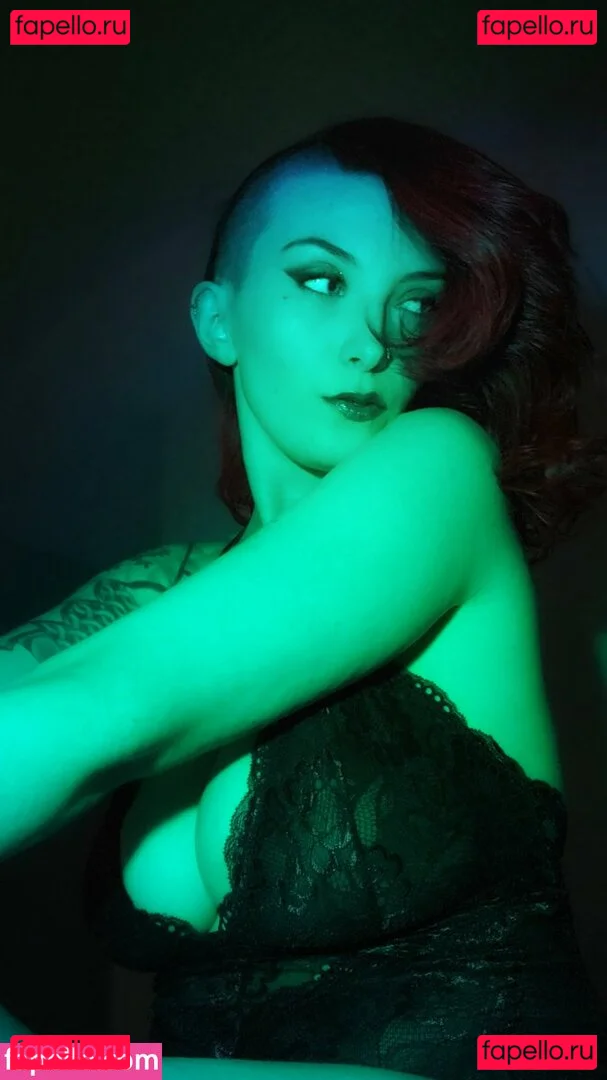 MajestyRedQueen Onlyfans Photo Gallery 