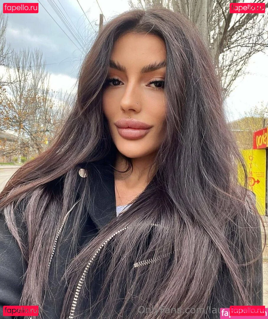 laura22777 Onlyfans Photo Gallery 