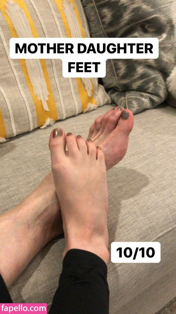 Allison Raskin Onlyfans Photo Gallery 