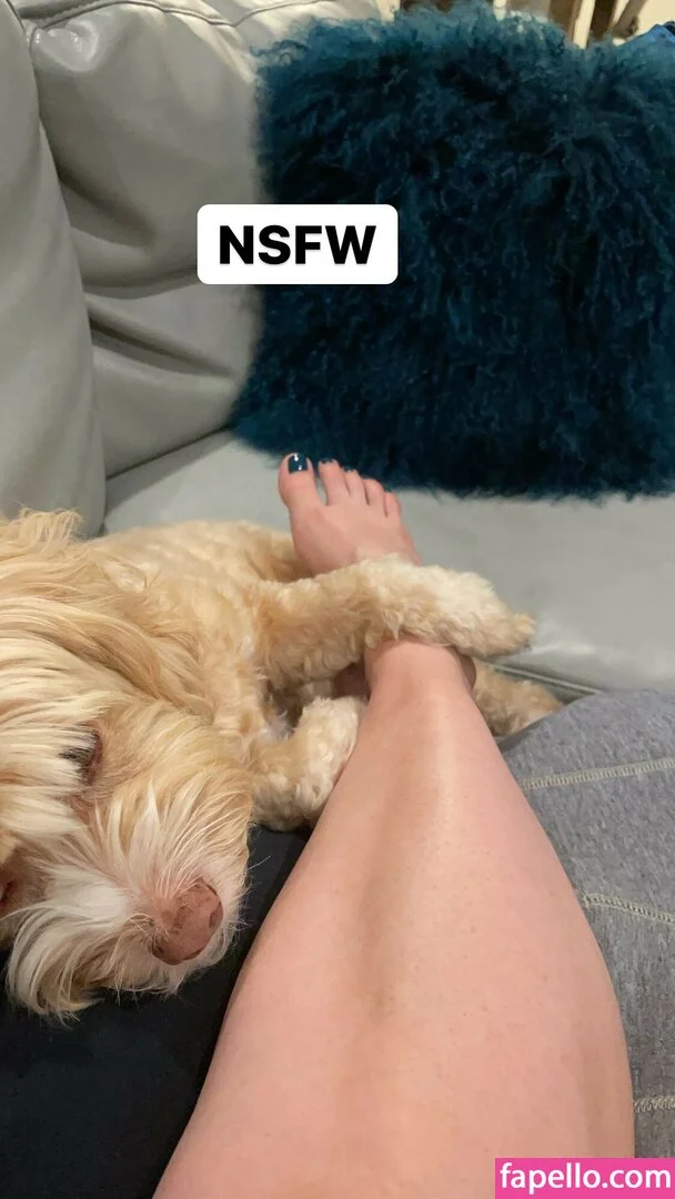 Allison Raskin Onlyfans Photo Gallery 