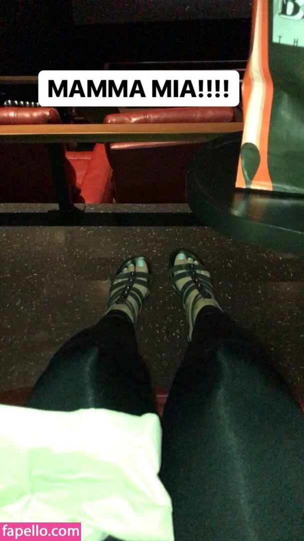 Allison Raskin Onlyfans Photo Gallery 