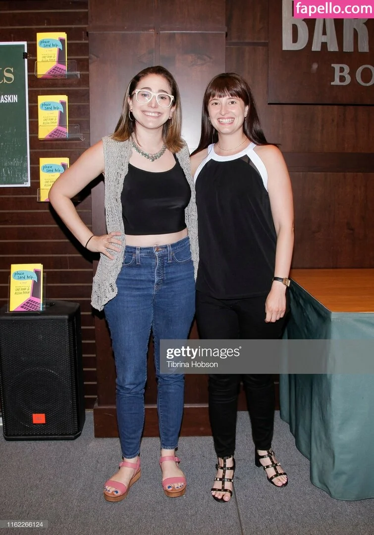 Allison Raskin Onlyfans Photo Gallery 