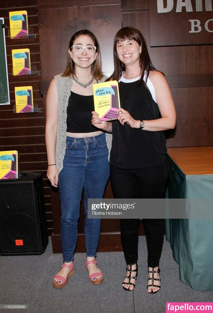 Allison Raskin Onlyfans Photo Gallery 