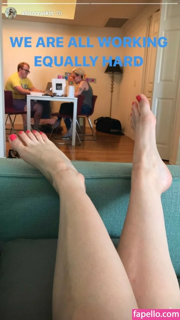 Allison Raskin Onlyfans Photo Gallery 