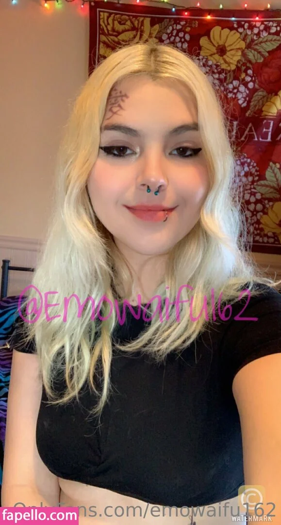 emowaifu162 Onlyfans Photo Gallery 