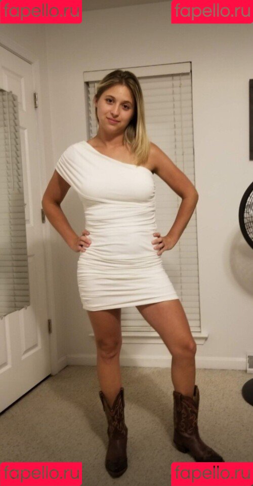 Annoyed Wifey Onlyfans Photo Gallery 