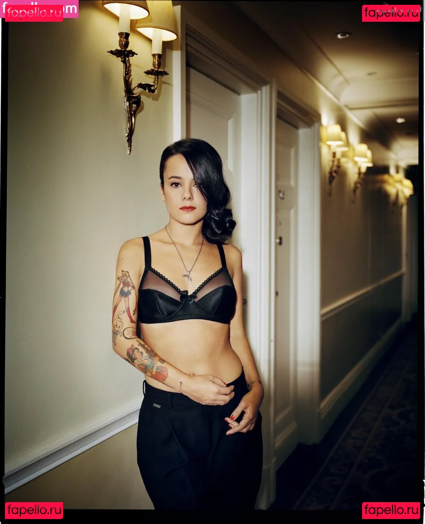 Alizée Lyonnet Onlyfans Photo Gallery 