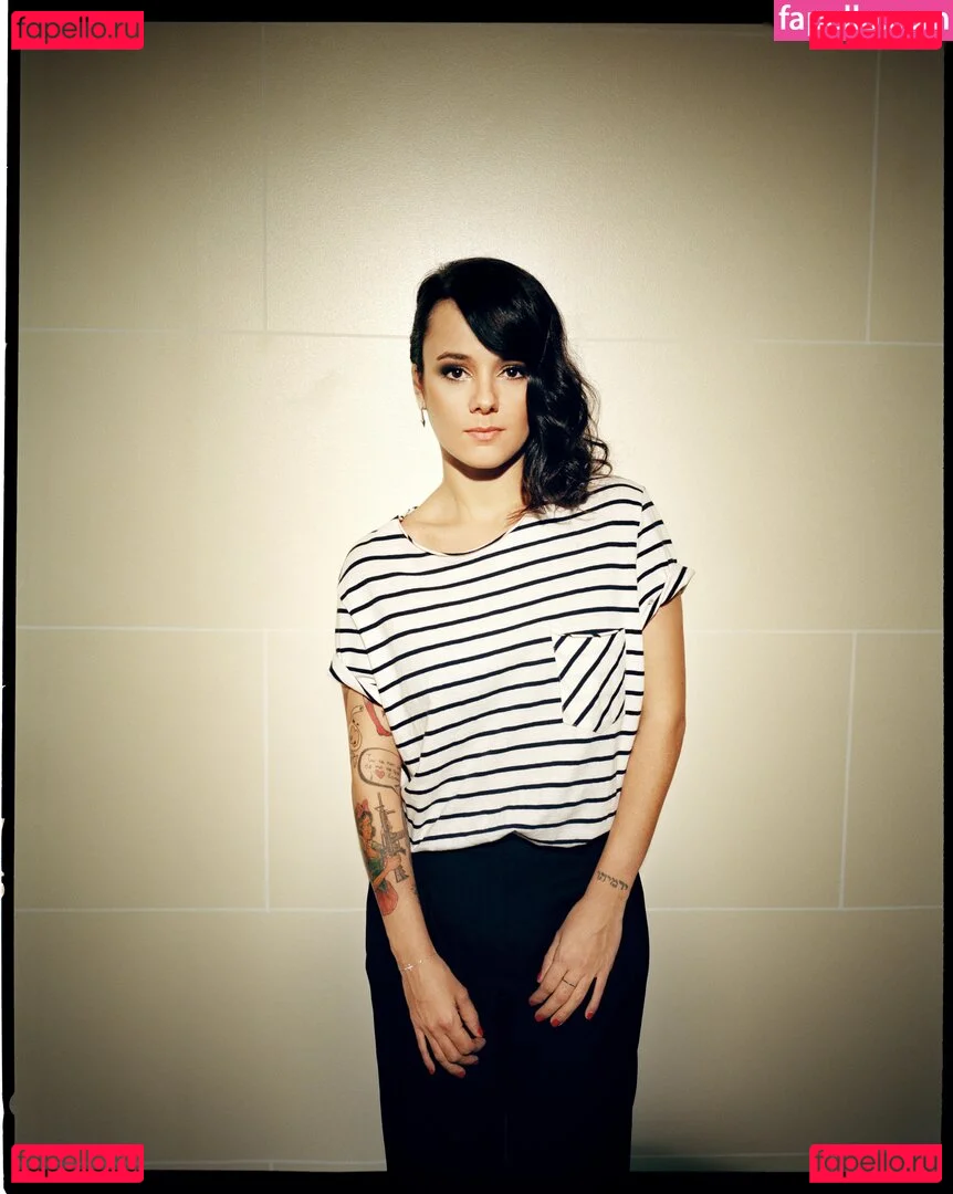 Alizée Lyonnet Onlyfans Photo Gallery 