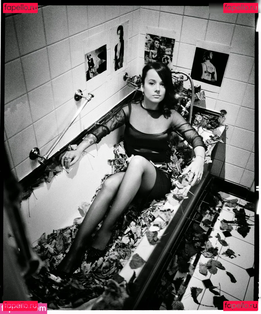 Alizée Lyonnet Onlyfans Photo Gallery 