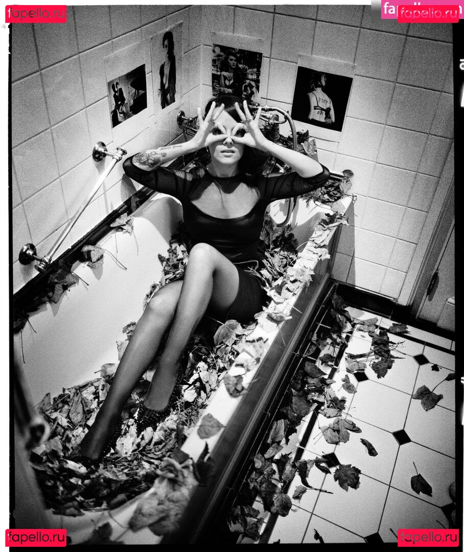 Alizée Lyonnet Onlyfans Photo Gallery 