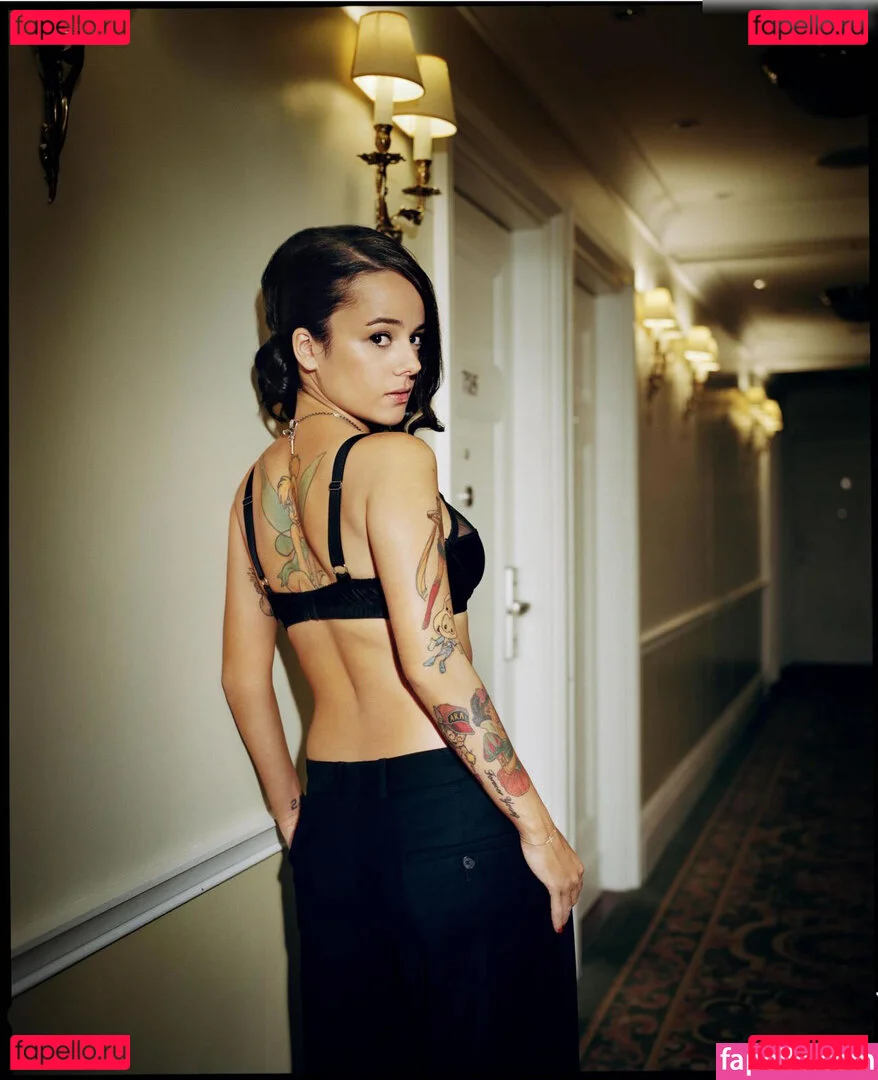 Alizée Lyonnet Onlyfans Photo Gallery 