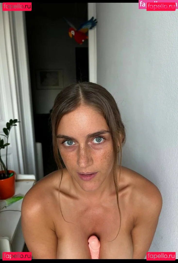 Oruzan Onlyfans Photo Gallery 