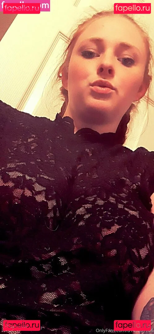 ariel.morningstar21 Onlyfans Photo Gallery 