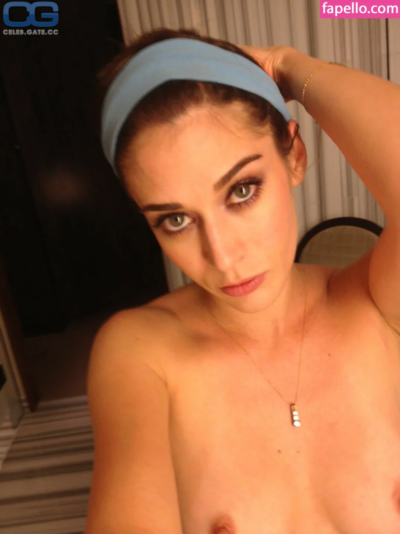Lizzy Caplan Onlyfans Photo Gallery 