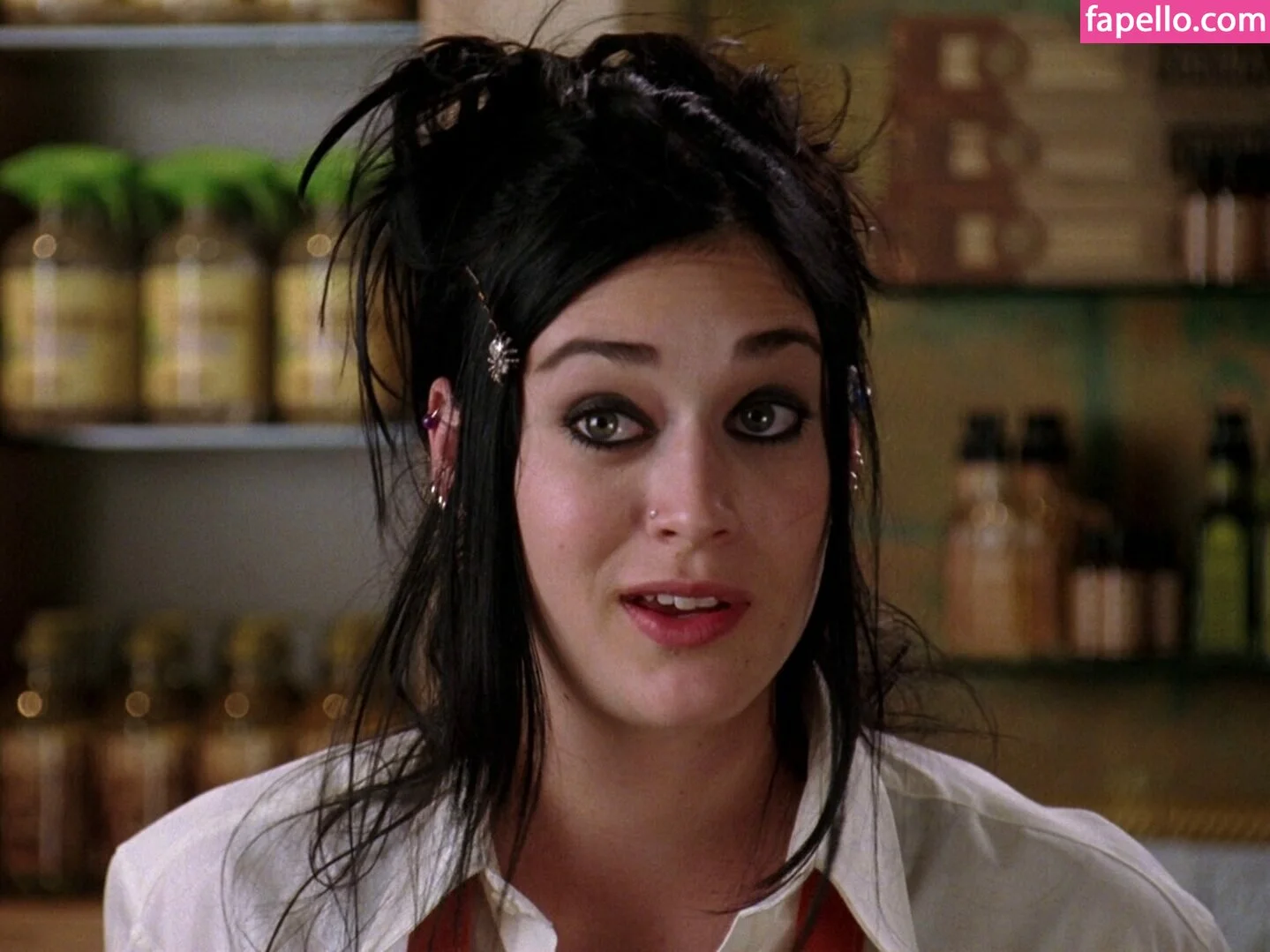 Lizzy Caplan Onlyfans Photo Gallery 