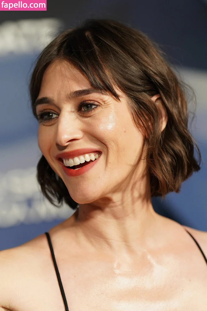 Lizzy Caplan Onlyfans Photo Gallery 