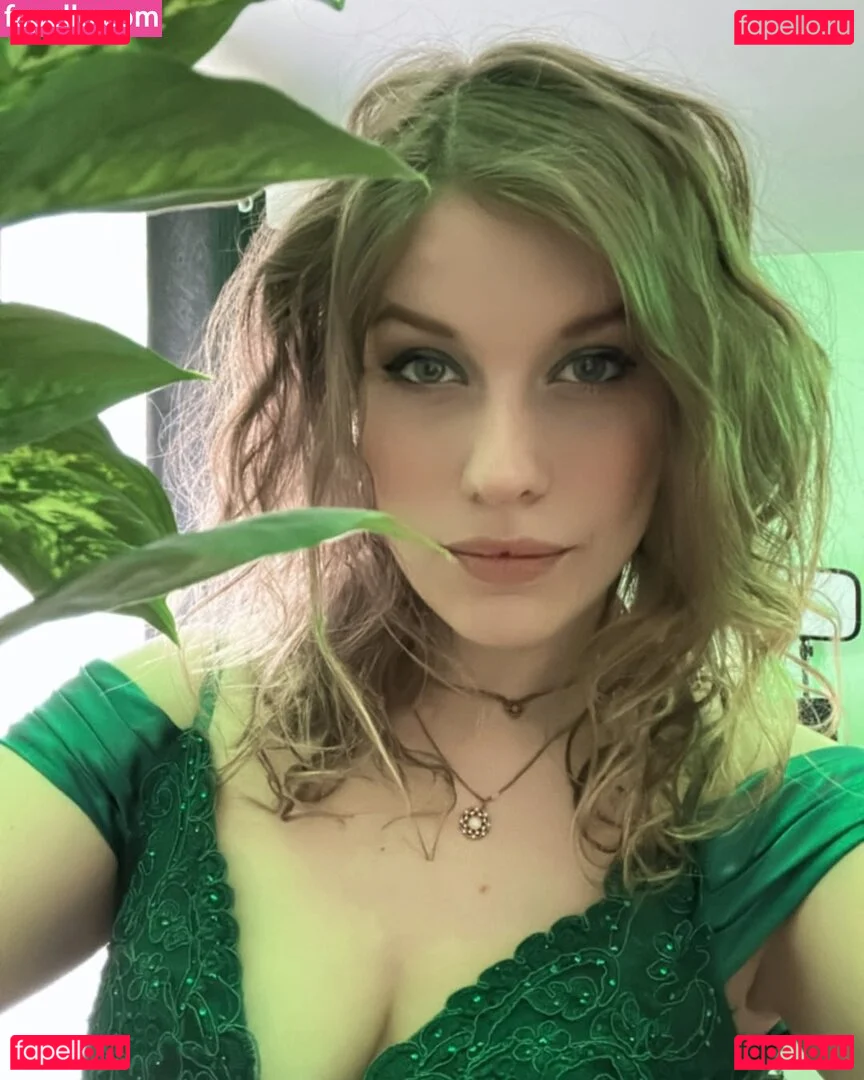 FormulaLena Onlyfans Photo Gallery 