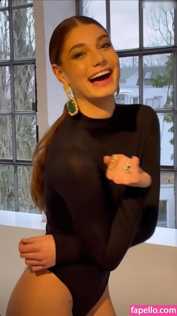 Sarah Posch Onlyfans Photo Gallery 