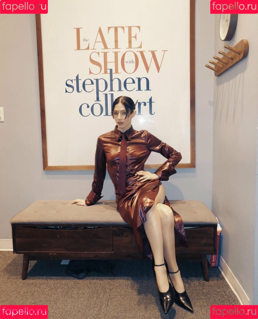 Caroline Polachek Onlyfans Photo Gallery 