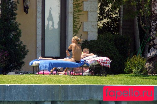 Anna Kournikova Onlyfans Photo Gallery 