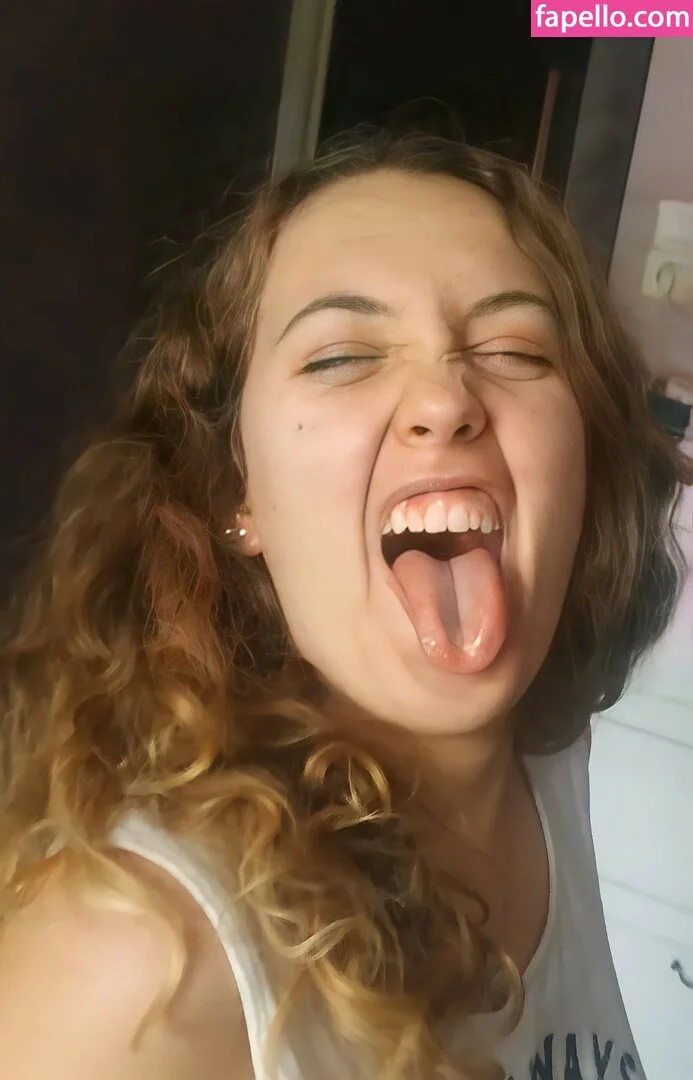 cumslut_val Onlyfans Photo Gallery 