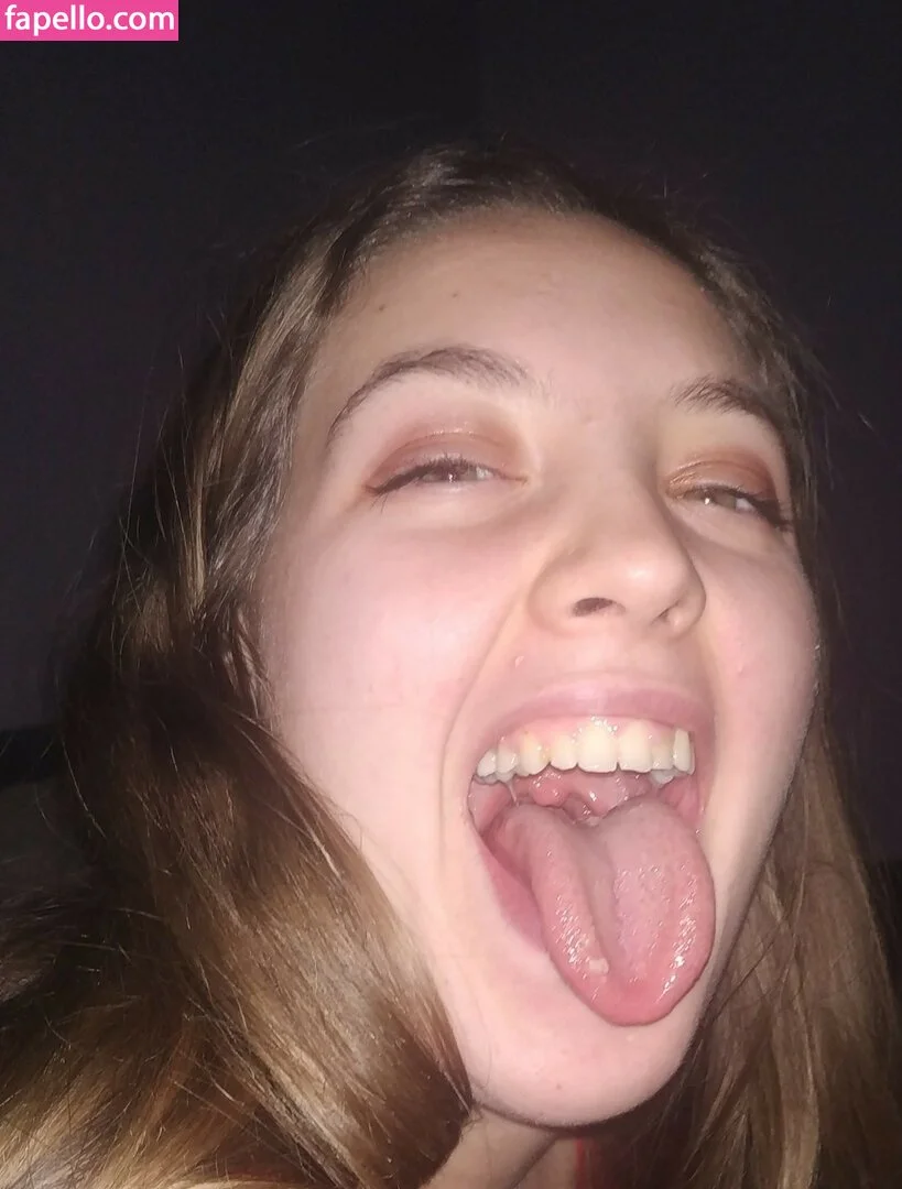 cumslut_val Onlyfans Photo Gallery 