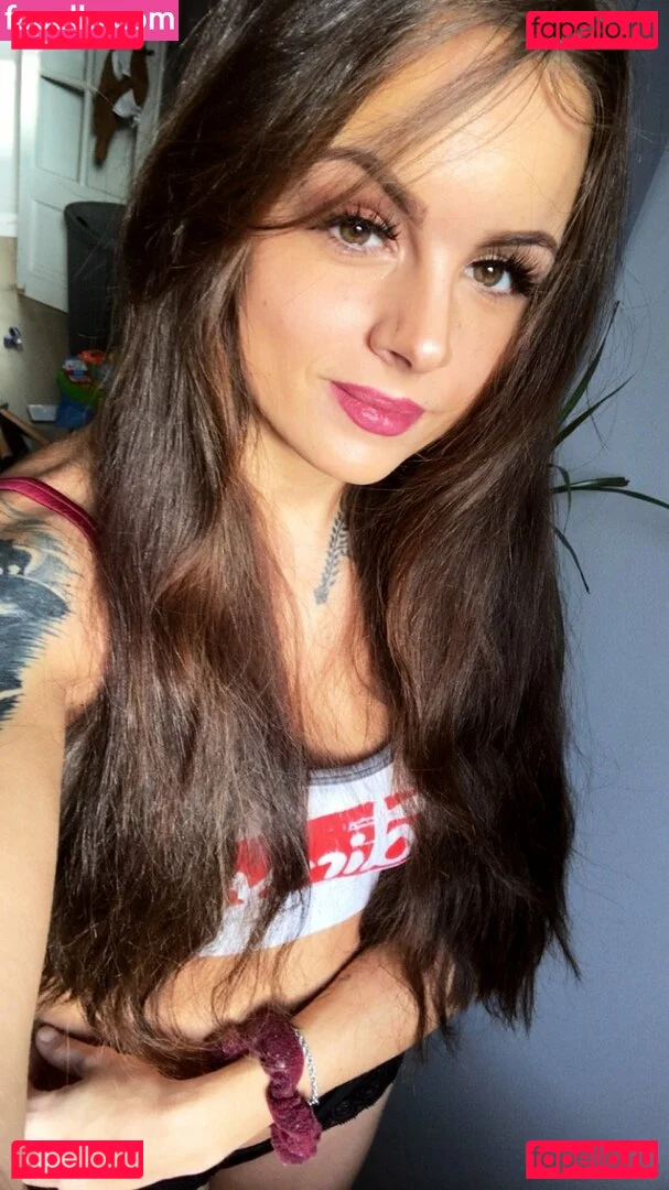 Arya LaRoca Onlyfans Photo Gallery 