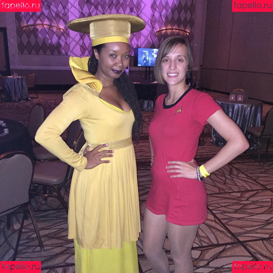 Ashley Victoria Robinson Onlyfans Photo Gallery 