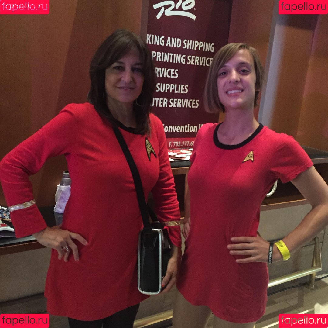 Ashley Victoria Robinson Onlyfans Photo Gallery 