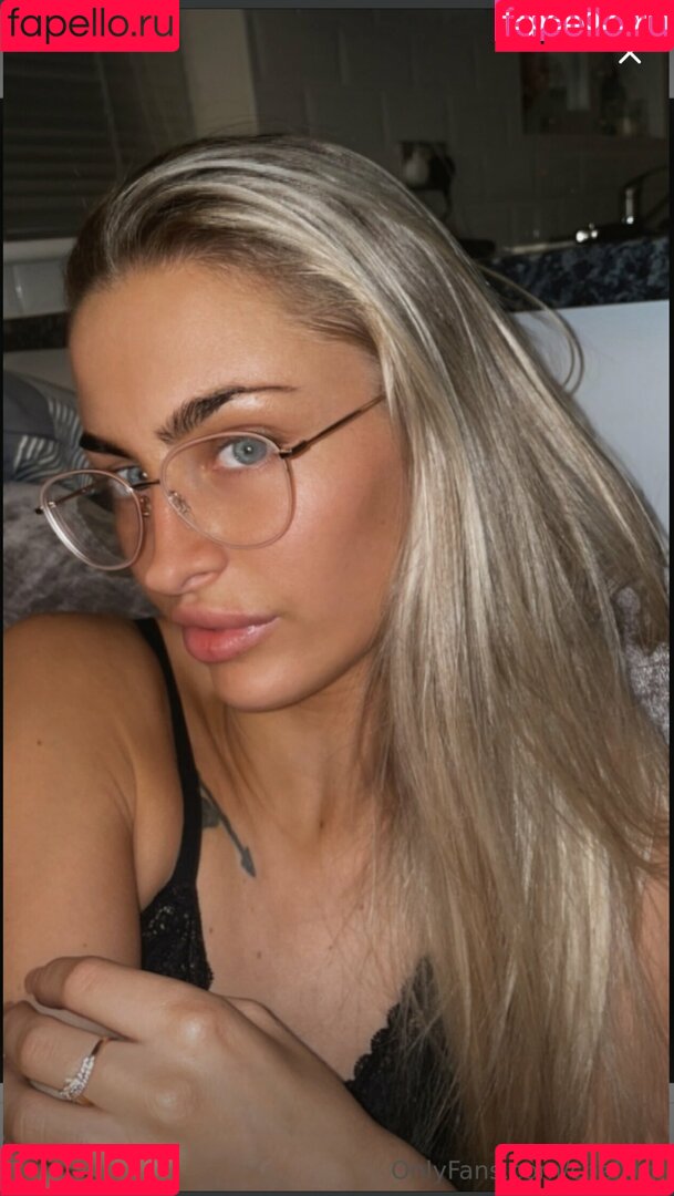 cbelxox Onlyfans Photo Gallery 