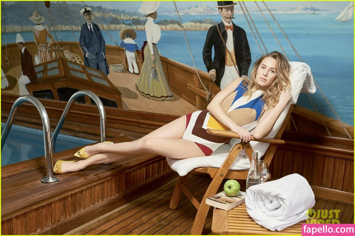 Dylan Penn Onlyfans Photo Gallery 