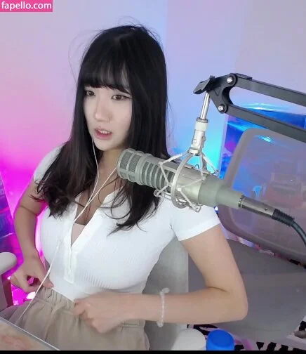 AriaSaki Onlyfans Photo Gallery 