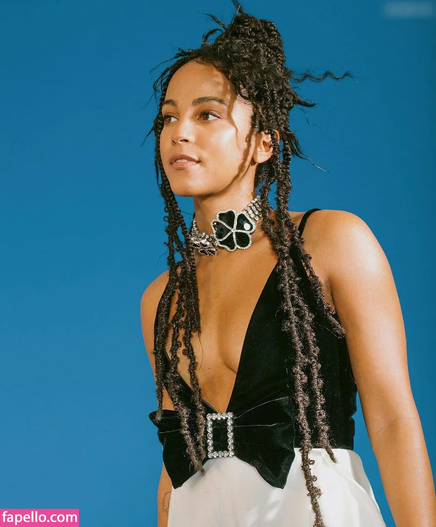 Lou Llobell Onlyfans Photo Gallery 