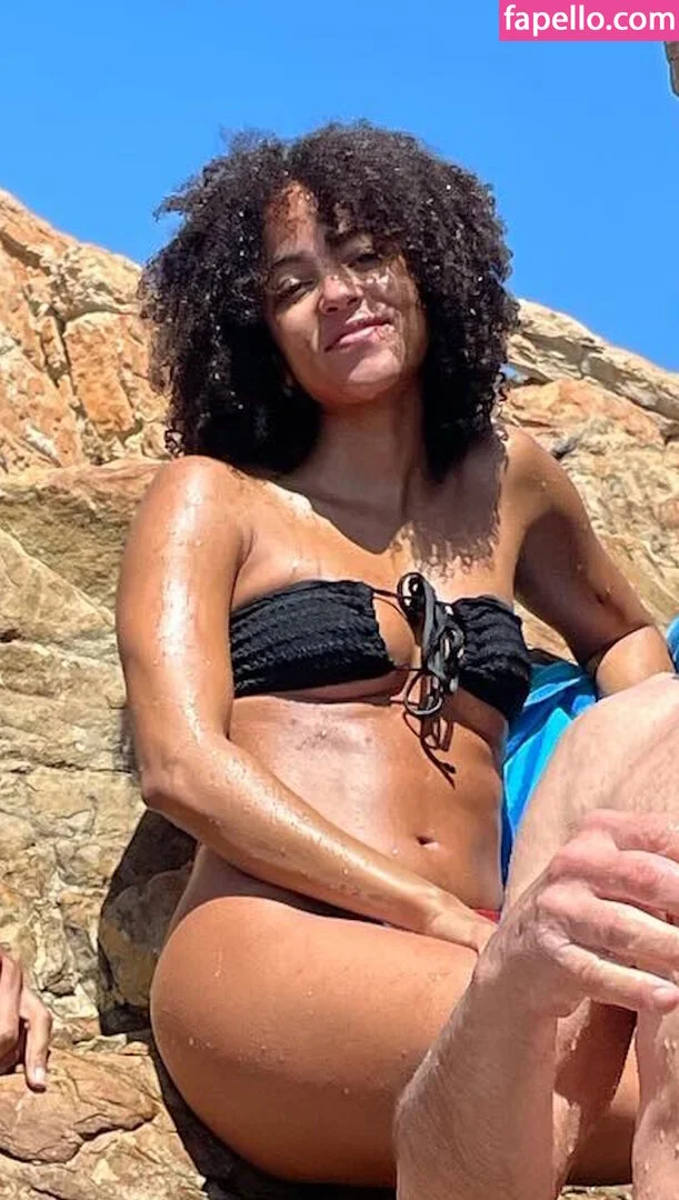 Lou Llobell Onlyfans Photo Gallery 