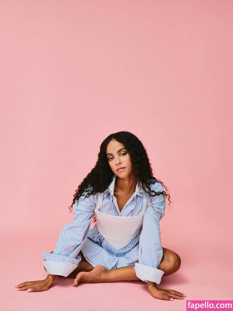 Lou Llobell Onlyfans Photo Gallery 