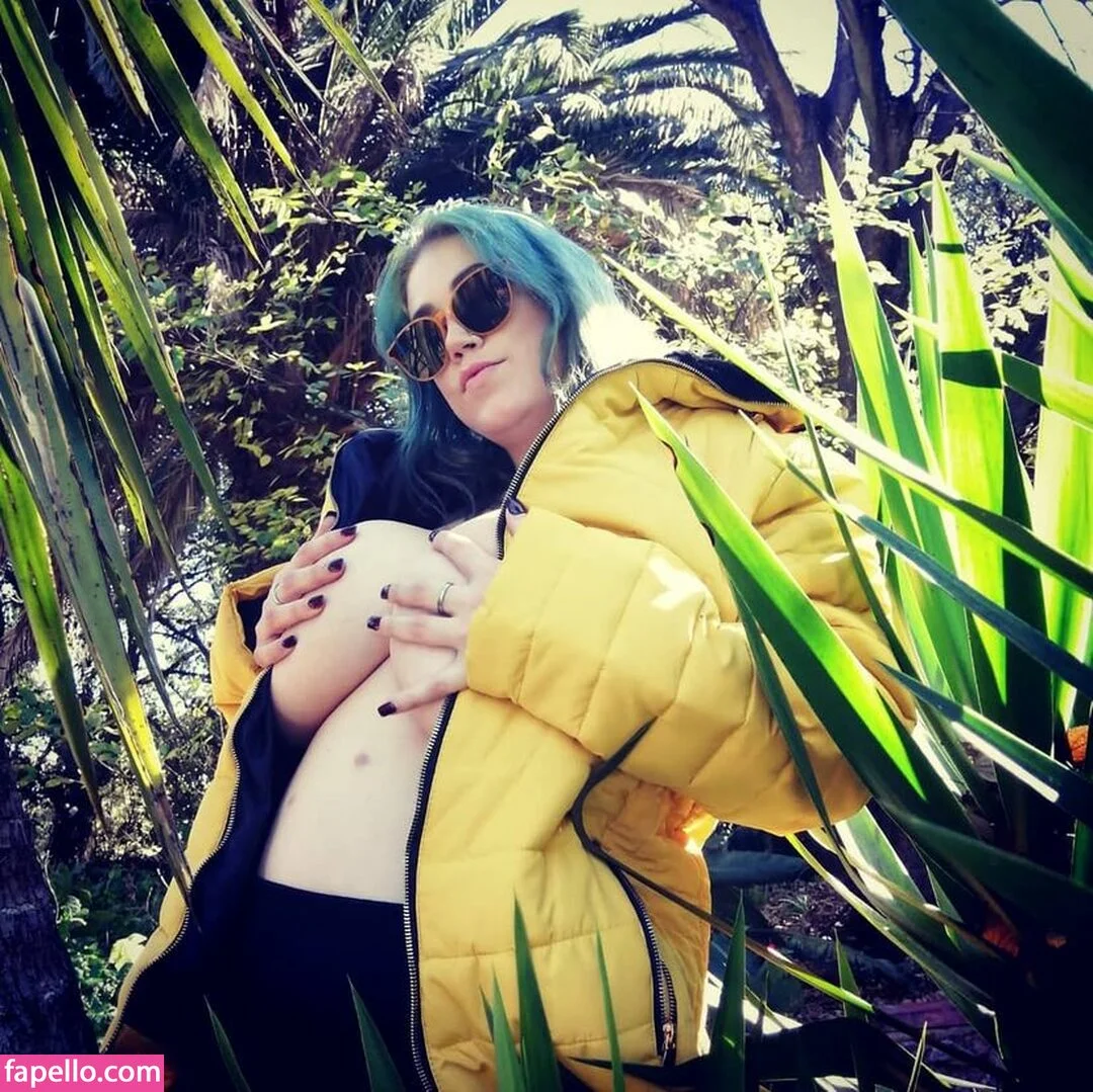 Queen Ananas Onlyfans Photo Gallery 