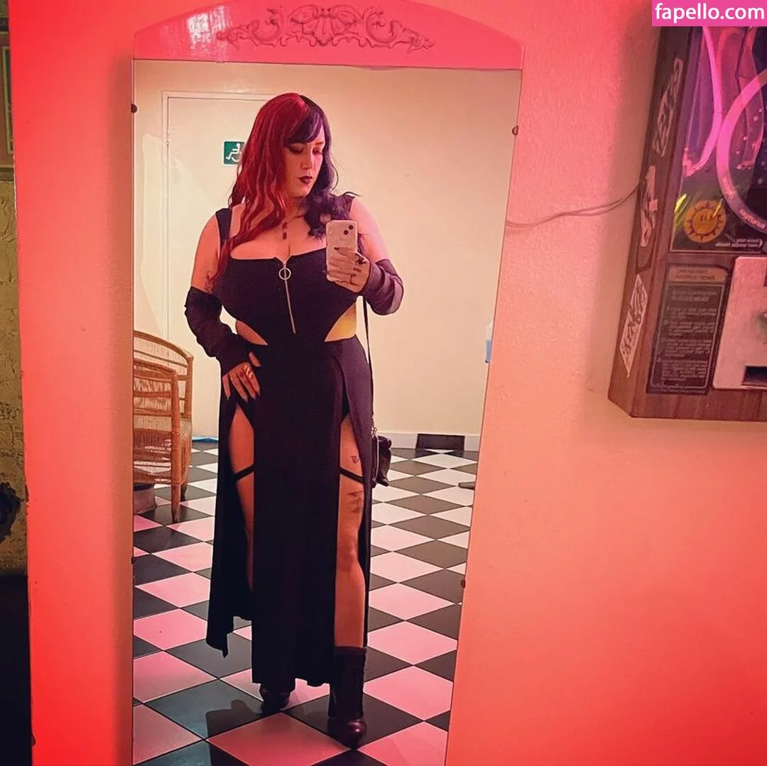 Queen Ananas Onlyfans Photo Gallery 