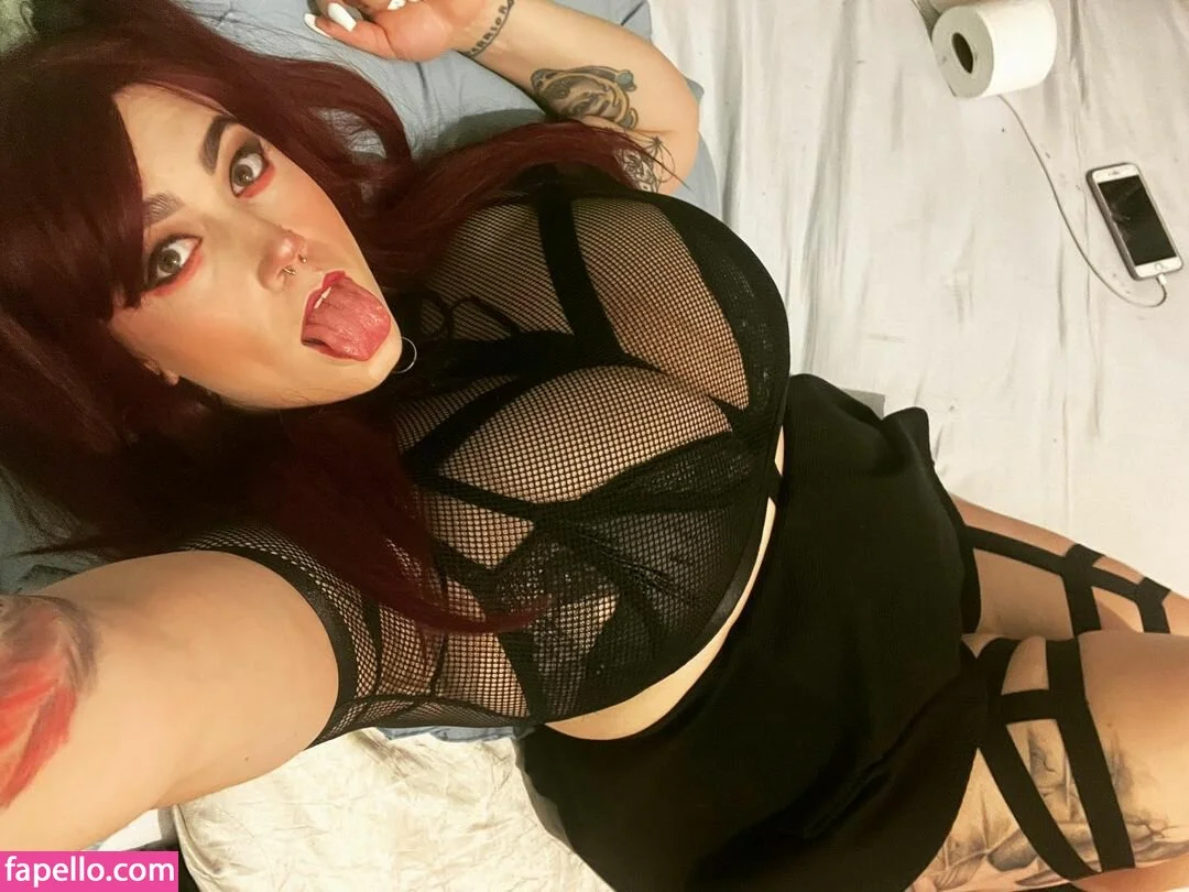 Queen Ananas Onlyfans Photo Gallery 