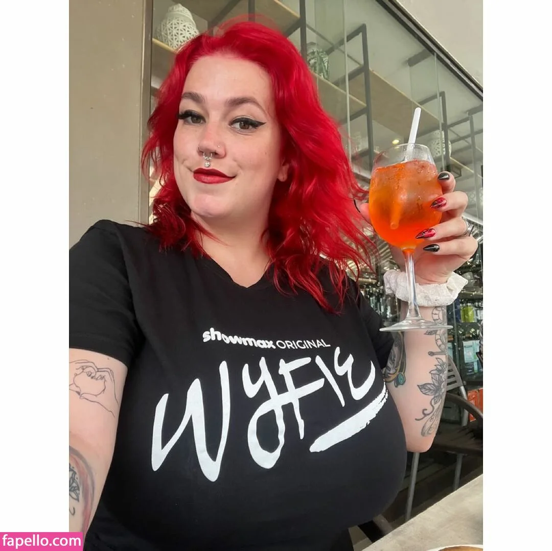 Queen Ananas Onlyfans Photo Gallery 