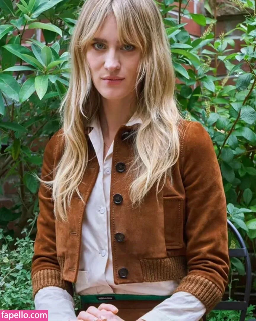 Mackenzie Davis Onlyfans Photo Gallery 