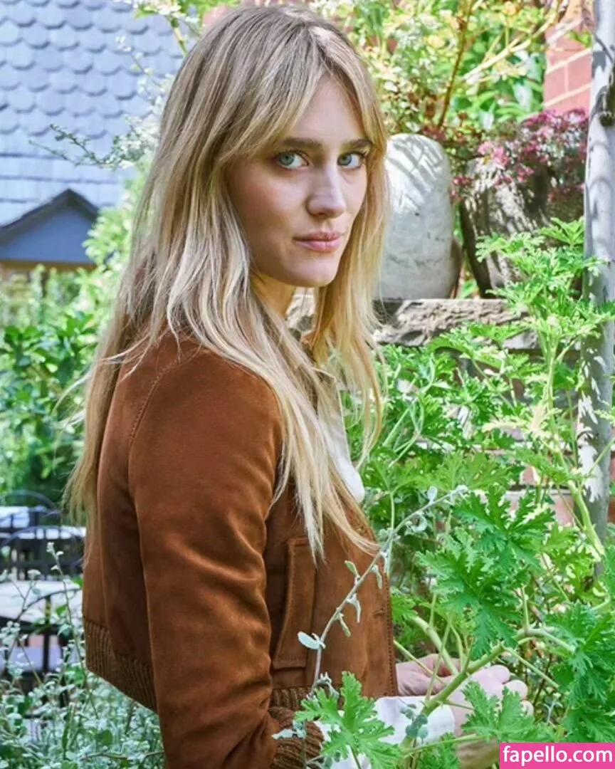 Mackenzie Davis Onlyfans Photo Gallery 