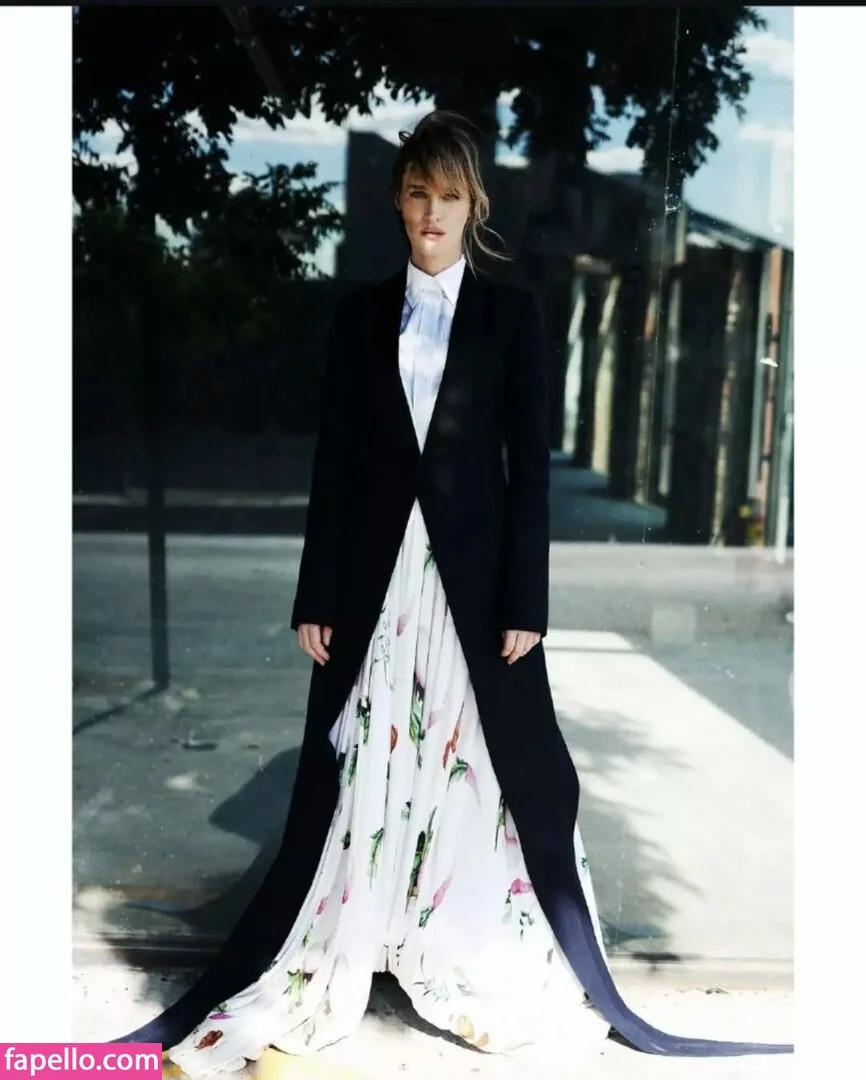 Mackenzie Davis Onlyfans Photo Gallery 