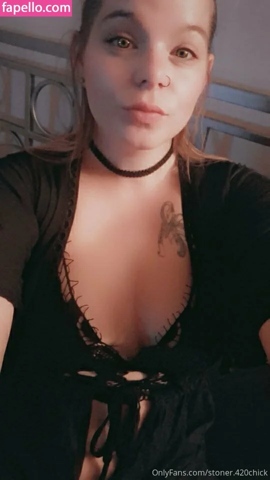 stoner.420chick Onlyfans Photo Gallery 