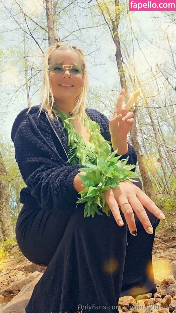 stoner.420chick Onlyfans Photo Gallery 