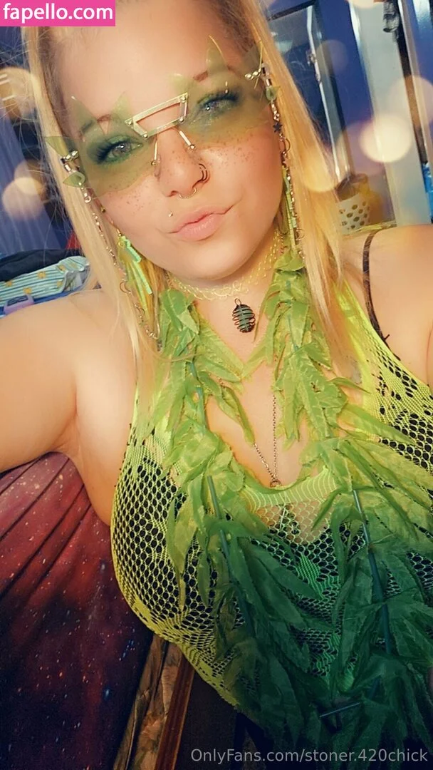stoner.420chick Onlyfans Photo Gallery 