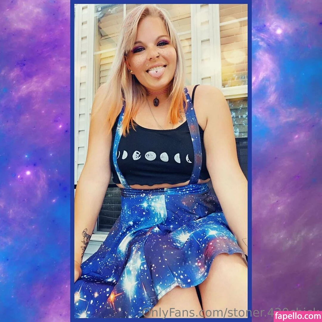 stoner.420chick Onlyfans Photo Gallery 