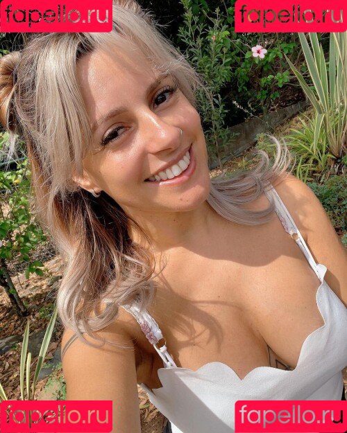 Dani Botan Onlyfans Photo Gallery 
