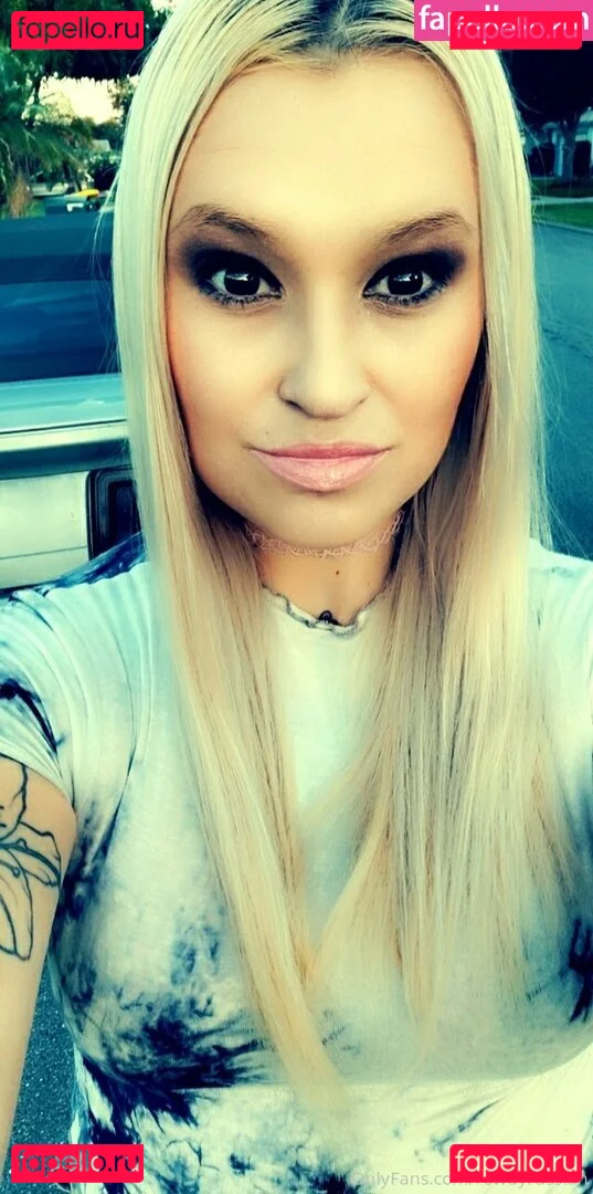 redrosebb Onlyfans Photo Gallery 