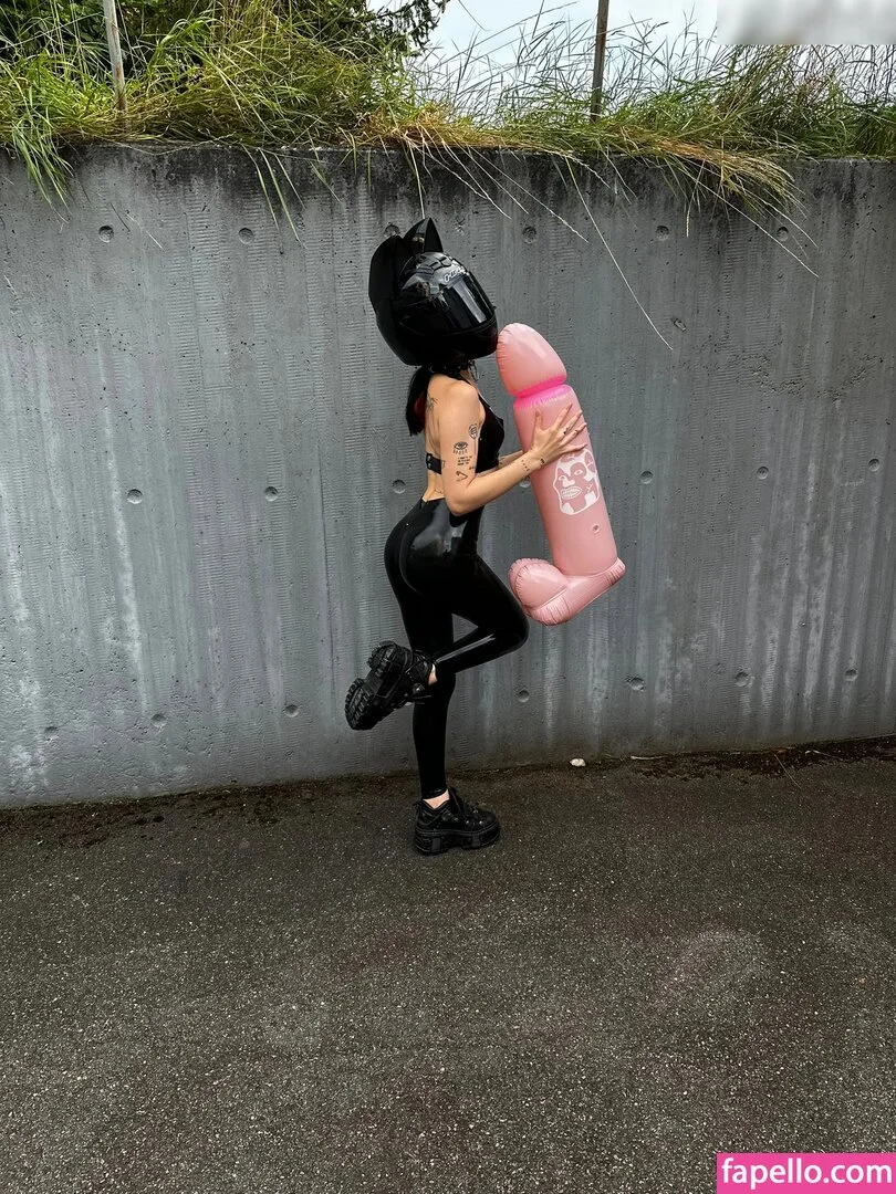 littlebllkkitty Onlyfans Photo Gallery 